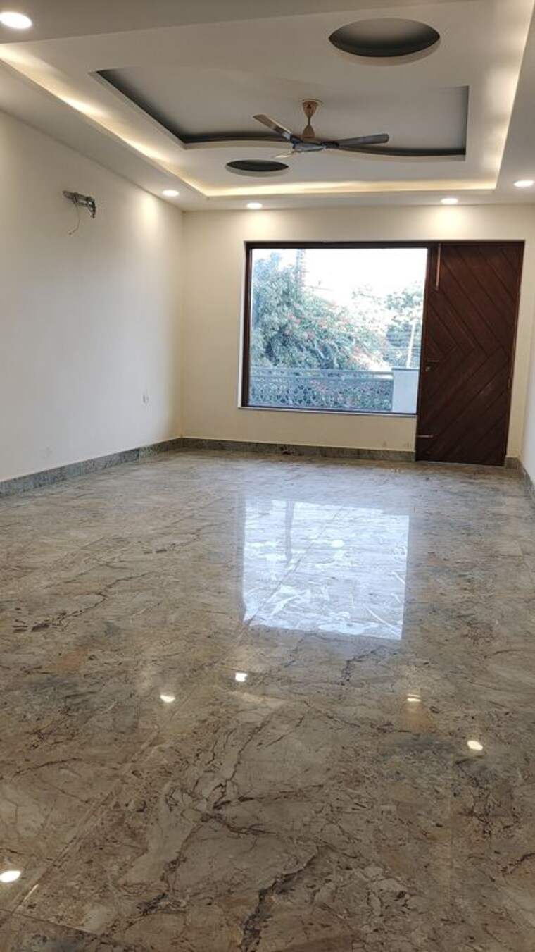 Room, sector 85 5 Bedroom 50 Sq.Yd. Builder Floor In Sector 85 Faridabad 9927257