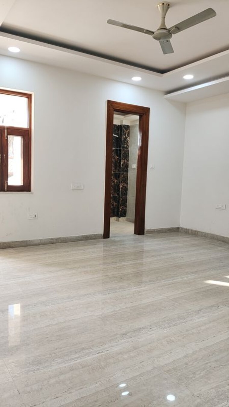 Room, sector 85 5 Bedroom 50 Sq.Yd. Builder Floor In Sector 85 Faridabad 9927257