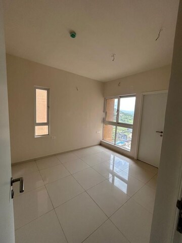 Room in 3 BHK Apartment at Godrej Green Vistas, Mahalunge – for Rent