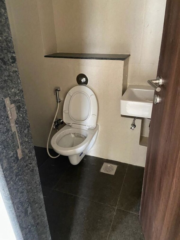 Bathroom, runwal-the-sanctuary 3 Bedroom 1030 Sq.Ft. Apartment In Mulund West Mumbai 9927431