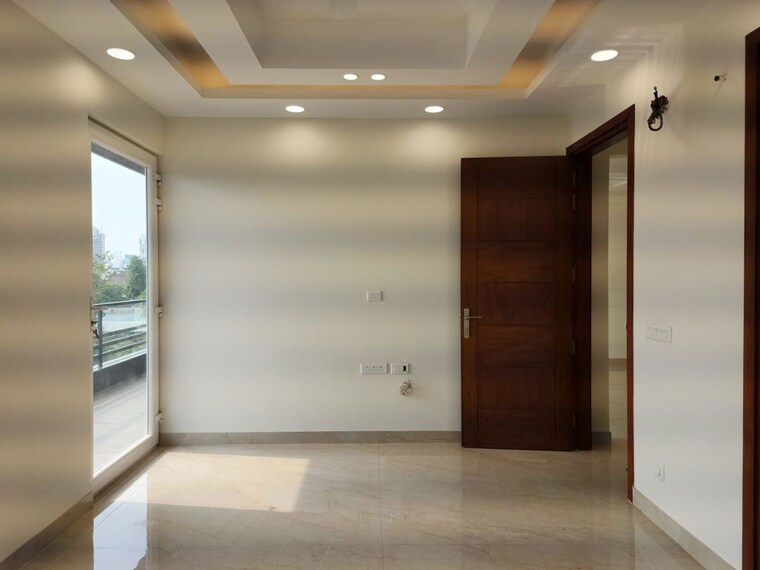 Room, sector 85 3 Bedroom 250 Sq.Yd. Builder Floor In Sector 85 Faridabad 9927435