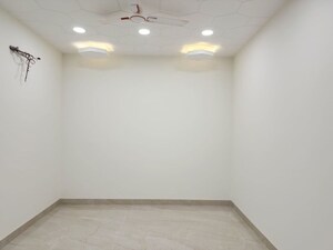 Room in 3 BHK Builder Floor at Sector 85 – for Sale