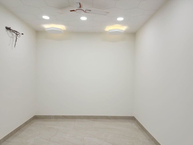 Room, sector 85 3 Bedroom 250 Sq.Yd. Builder Floor In Sector 85 Faridabad 9927435