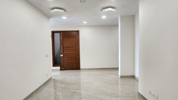 Room in 3 BHK Builder Floor at Sector 85 – for Sale