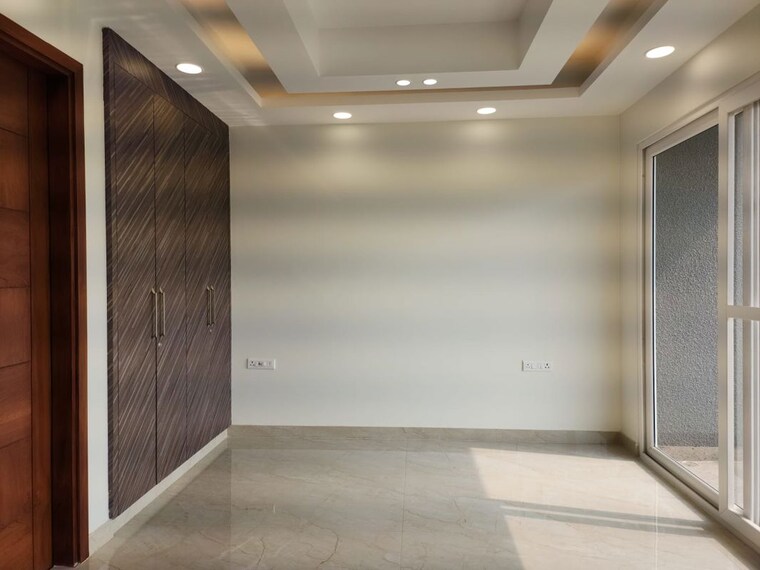 Room, sector 85 3 Bedroom 250 Sq.Yd. Builder Floor In Sector 85 Faridabad 9927435