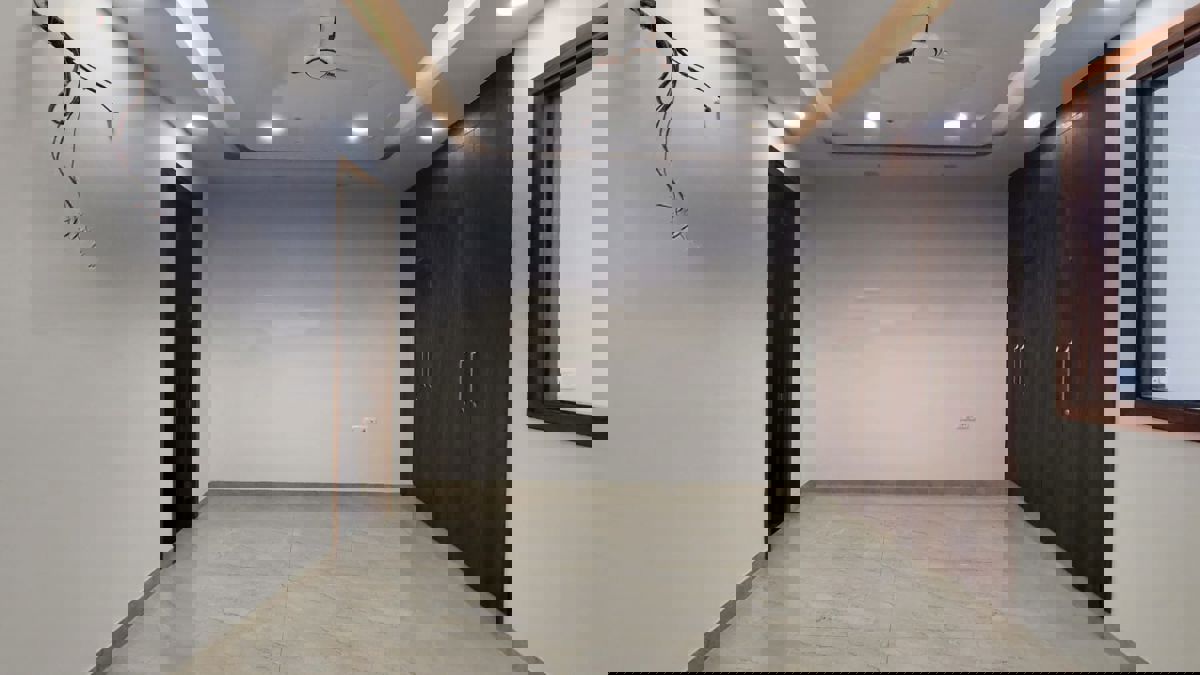 Room in 3 BHK Builder Floor at Sector 85 – for Sale