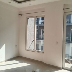 Room in 3 BHK Apartment at Smart World Orchard, Sector 61 – for Rent