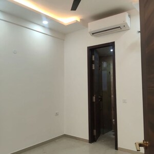 Building Lobby in 3 BHK Apartment at Smart World Orchard, Sector 61 – for Rent