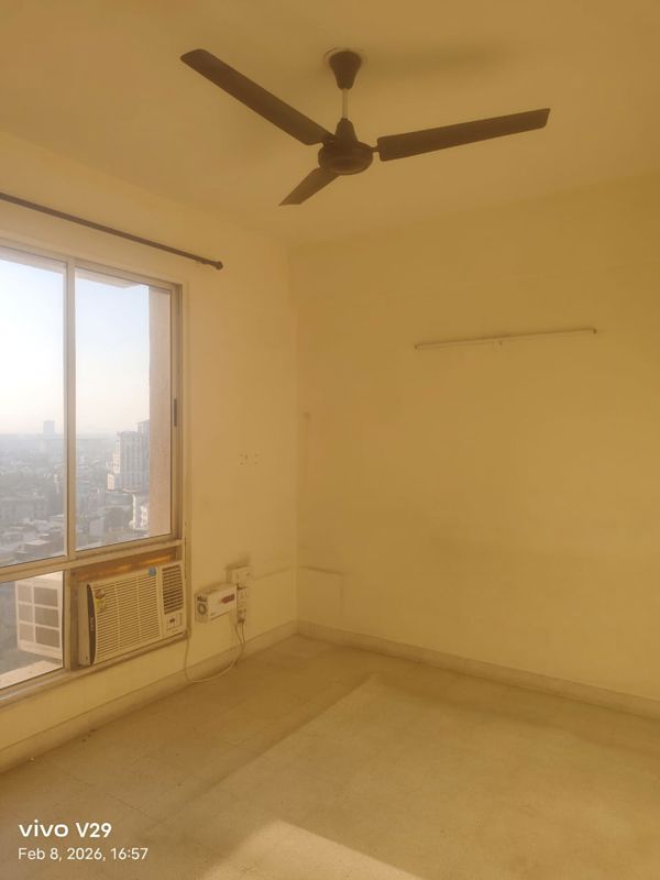 3 BHK + Servant Room Apartment For Rent in DLF Regency Park I