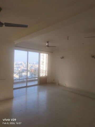 Room in 3 BHK Apartment at DLF Regency Park I, Dlf Phase iv – for Rent