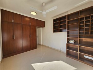 Room in 2 BHK Apartment at Bandra West – for Rent