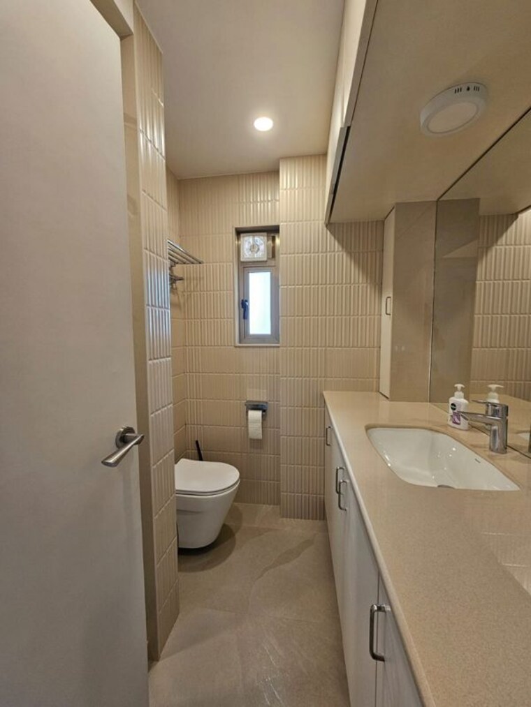 Bathroom, bandra west 2 Bedroom 700 Sq.Ft. Apartment In Bandra West Mumbai 9927522