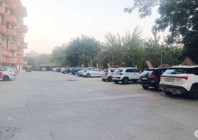  Parking, sector 12 dwarka 6 Bedroom 4800 Sq.Ft. Apartment In Sector 12 Dwarka Delhi 9899093