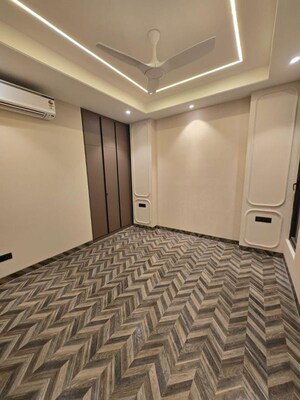 Bedroom in 4 BHK Builder Floor at DLF Atria, Dlf Phase ii – for Sale