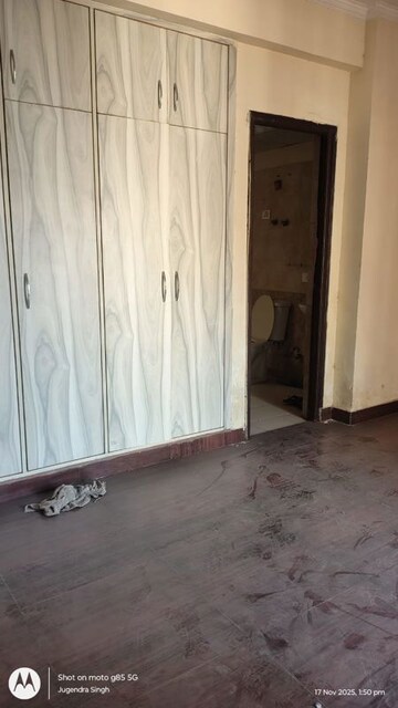 Room in 2 BHK Apartment at Gardenia Golf City, Sector 75 – for Rent