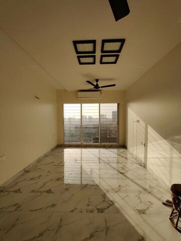 Room in 3 BHK Apartment at Raheja Ridgewood, Goregaon East – for Rent