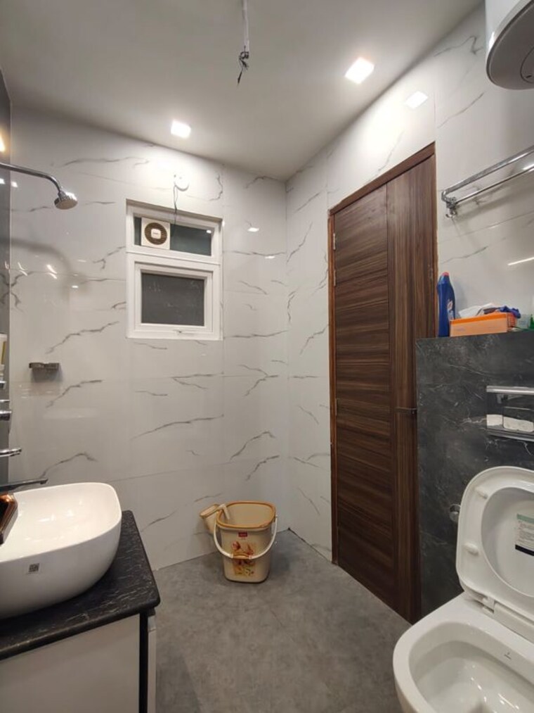 Bathroom, puri-kohinoor 3 Bedroom 250 Sq.Yd. Builder Floor In Sector 89 Faridabad 9927858