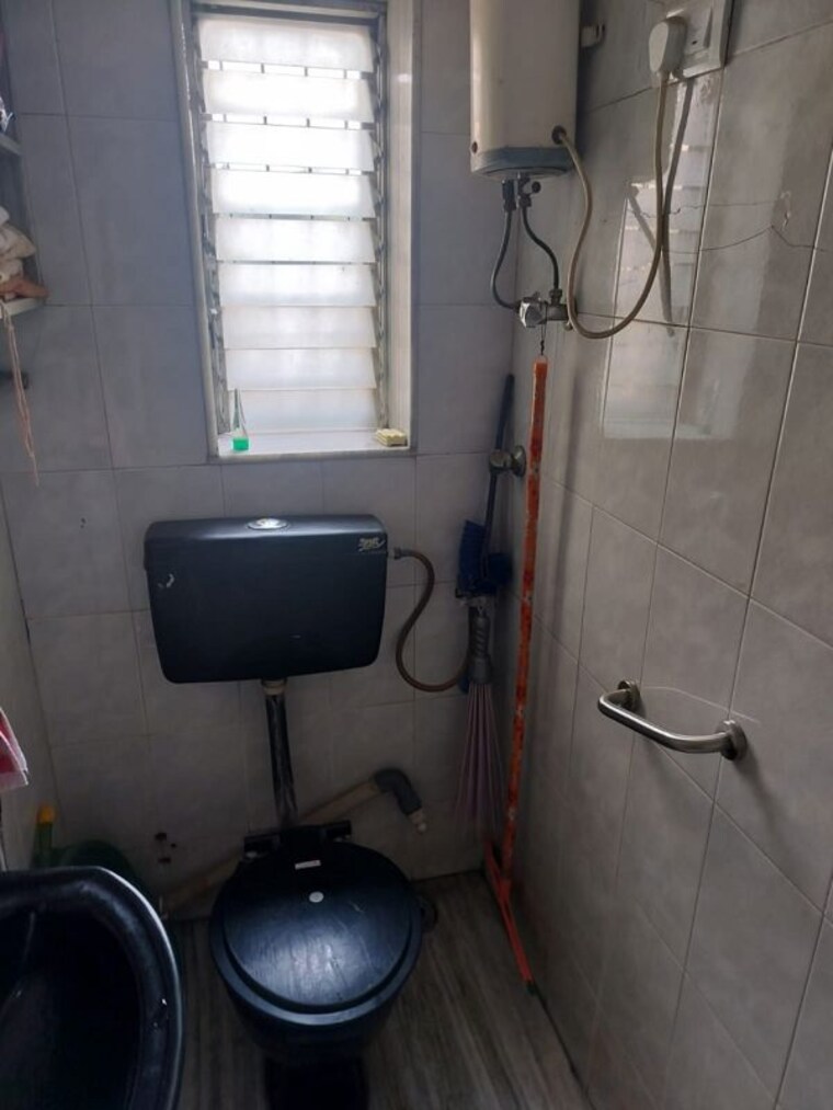 Bathroom, khar west 2 Bedroom 700 Sq.Ft. Apartment In Khar West Mumbai 9927798
