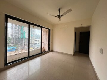 Room in 1 BHK Apartment at Platinum Tower 1, Andheri West – for Sale