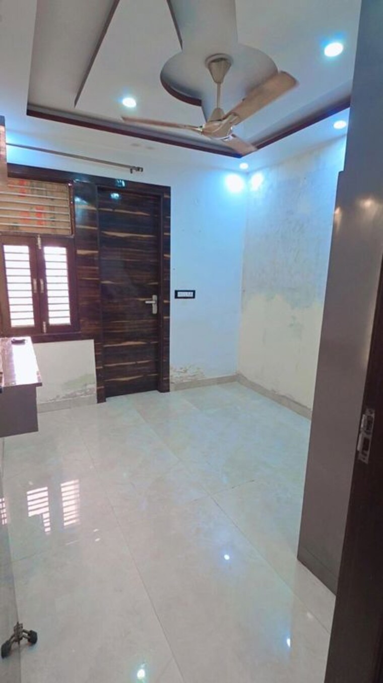 Room, uttam nagar 2 Bedroom 60 Sq.Yd. Builder Floor In Uttam Nagar Delhi 9928064