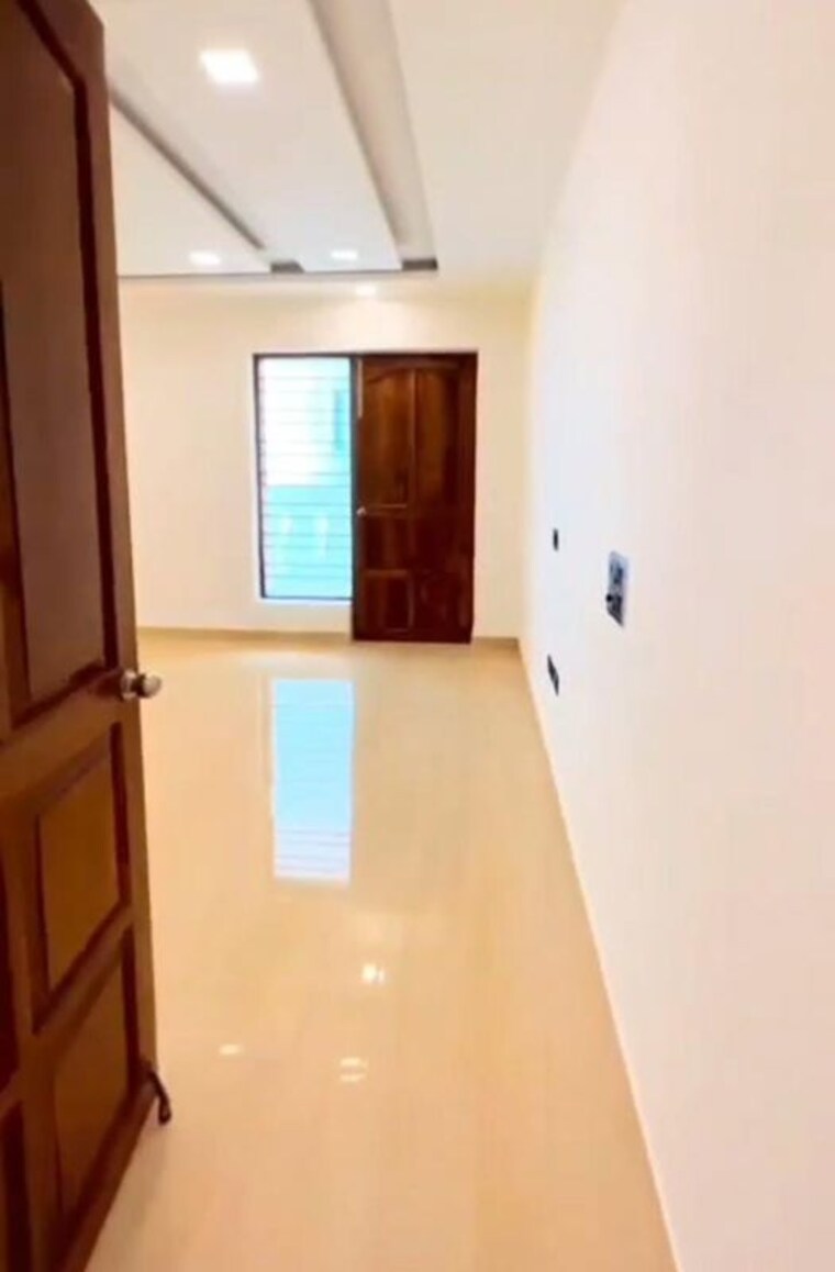 Room, sector 81 3 Bedroom 271 Sq.Yd. Builder Floor In Sector 81 Faridabad 9928225