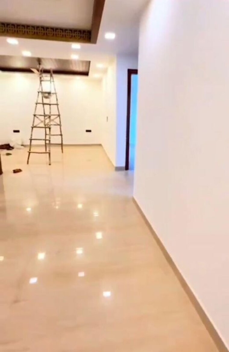 Room, sector 81 3 Bedroom 273 Sq.Yd. Builder Floor In Sector 81 Faridabad 9928228