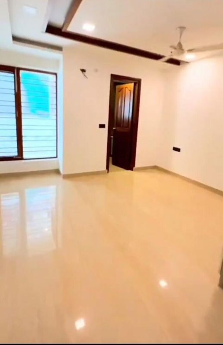 Room, sector 81 3 Bedroom 281 Sq.Yd. Builder Floor In Sector 81 Faridabad 9928236