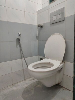 Bathroom in 1 BHK Apartment at Sector 14 Dwarka – for Rent