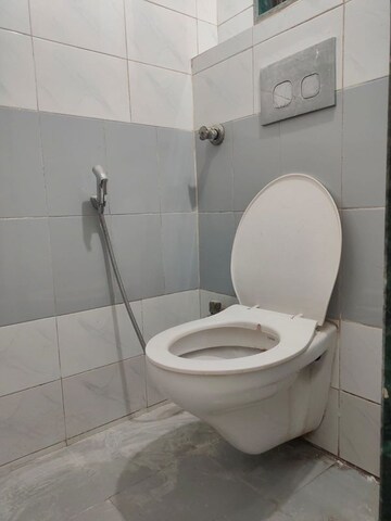 Bathroom in 1 BHK Apartment at Sector 14 Dwarka – for Rent