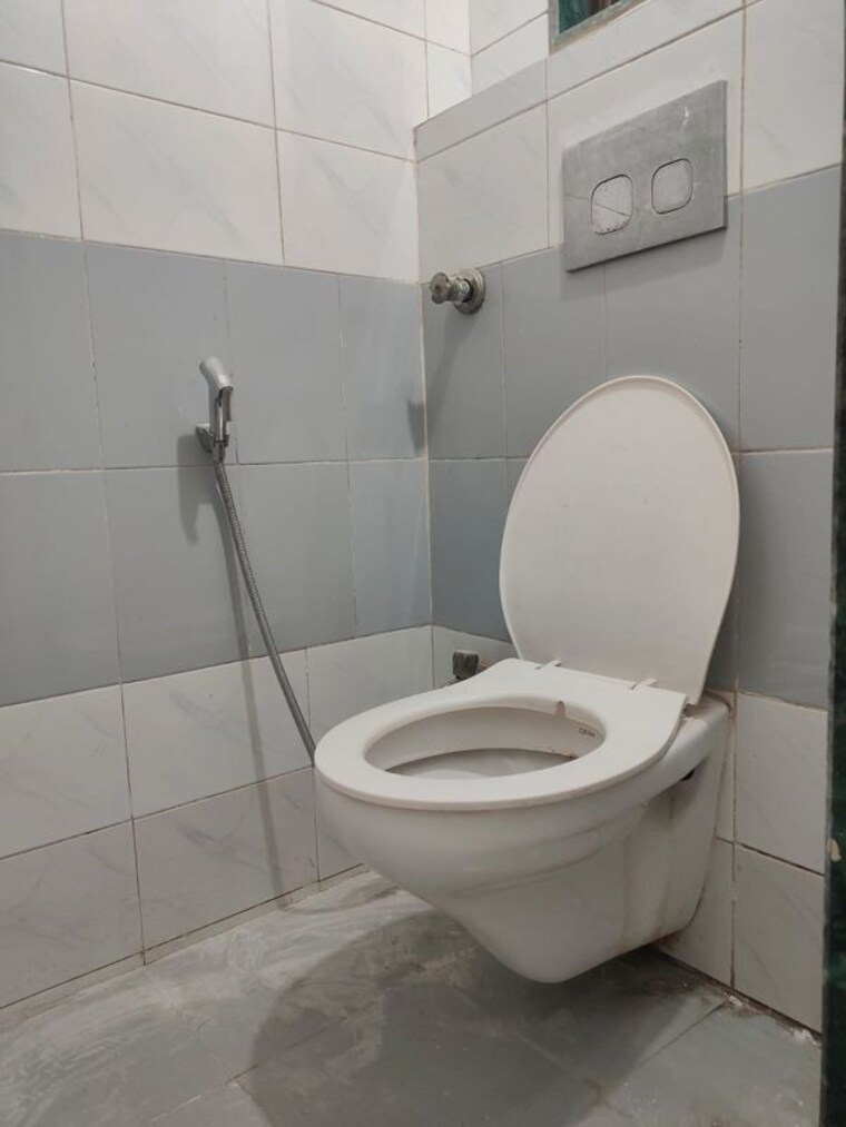 Bathroom, sector 14 dwarka 1 Bedroom 550 Sq.Ft. Apartment In Sector 14 Dwarka Delhi 9928161
