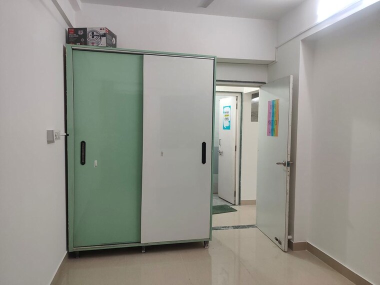 Room, sector 14 dwarka 1 Bedroom 550 Sq.Ft. Apartment In Sector 14 Dwarka Delhi 9928161