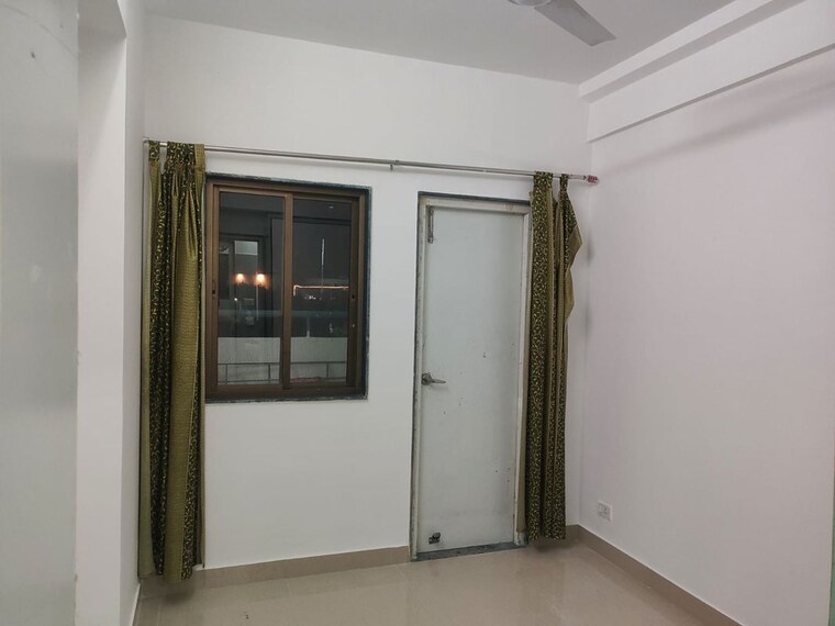 Room, sector 14 dwarka 1 Bedroom 550 Sq.Ft. Apartment In Sector 14 Dwarka Delhi 9928161