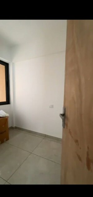 Room in 2.5 BHK Apartment at Shilaj – for Rent