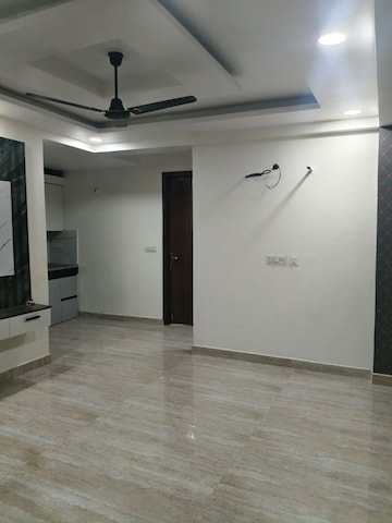 Room in 3 BHK Apartment at Panchsheel Enclave – for Rent