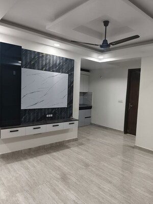 Room in 3 BHK Apartment at Panchsheel Enclave – for Rent
