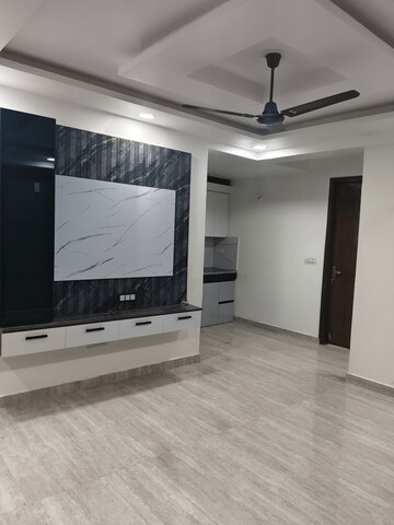 Room in 3 BHK Apartment at Panchsheel Enclave – for Rent