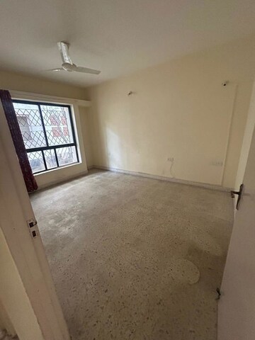 Room in 2 BHK Apartment at Kumar Padmalaya, Aundh – for Rent