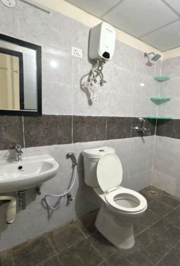 Bathroom, skytech-matrott 3.5 Bedroom 1645 Sq.Ft. Apartment In Sector 76 Noida 9928366