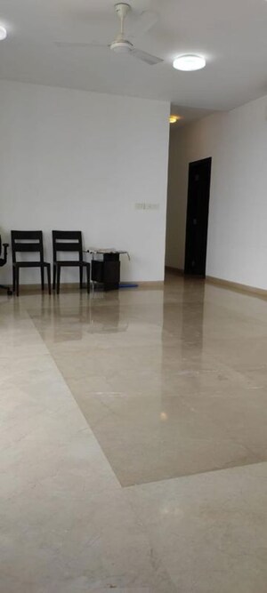 Room in 2.5 BHK Apartment at Oberoi Realty Splendor, Andheri East – for Sale