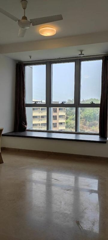 Room in 2.5 BHK Apartment at Oberoi Realty Splendor, Andheri East – for Sale