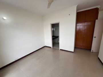 Room in 3 BHK Builder Floor at Unitech South City II, Sector 50 – for Rent