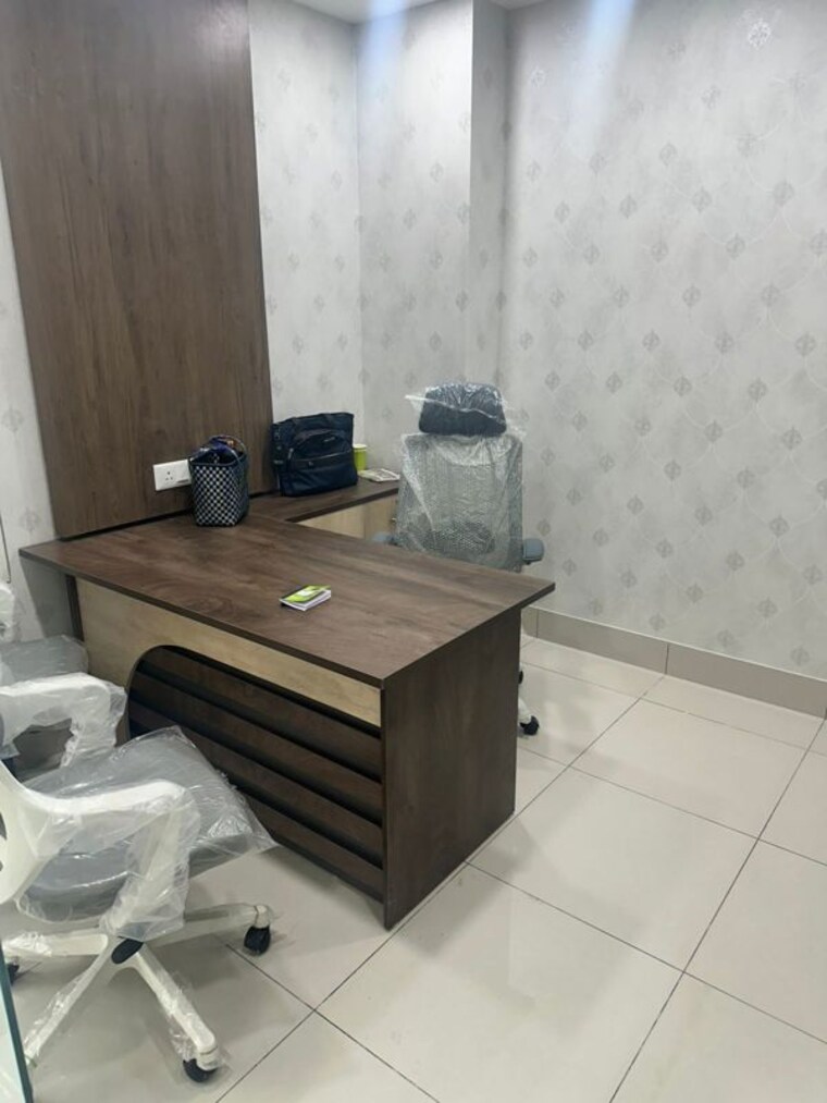 Team Area, hiland park Commercial Office Space 1057 Sq.Ft. In Hiland Park Kolkata 9928432