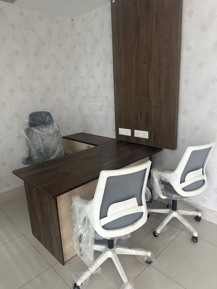 Team Area, hiland park Commercial Office Space 1057 Sq.Ft. In Hiland Park Kolkata 9928432