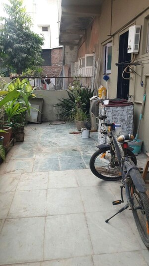 Parking in 1 RK Independent House at Paldi – for Rent