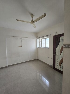 Room in 1 BHK Apartment at Ratan Prestige, Kharadi – for Rent