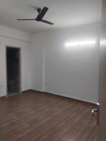 Room in 2.5 BHK Apartment at Sector 75 – for Rent