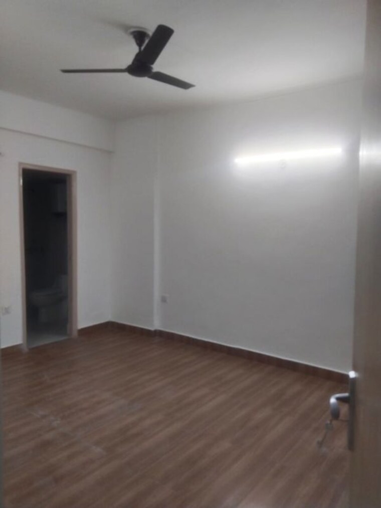 Room, sector 75 2.5 Bedroom 1265 Sq.Ft. Apartment In Sector 75 Noida 9928753