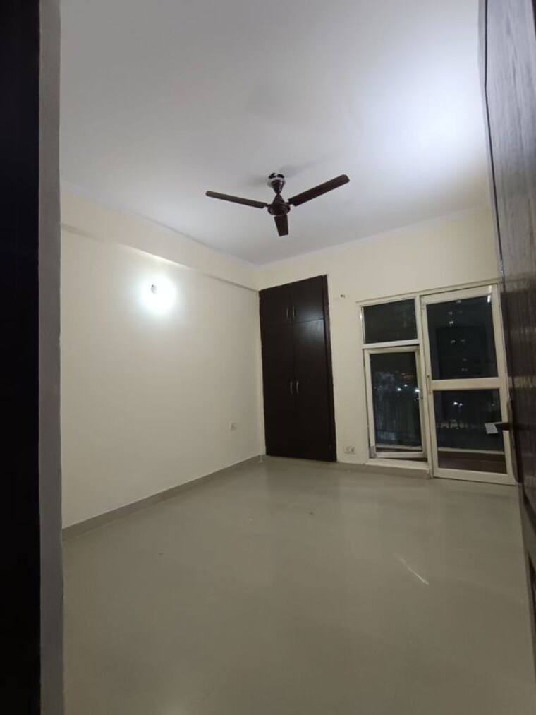 Room, sector 75 2.5 Bedroom 1265 Sq.Ft. Apartment In Sector 75 Noida 9928753