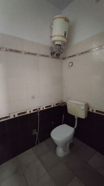 Master Bedroom in 1 BHK Builder Floor at Gomti Nagar – for Rent