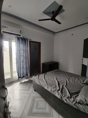 Bedroom in 3 BHK Builder Floor at Sudhowala – for Rent